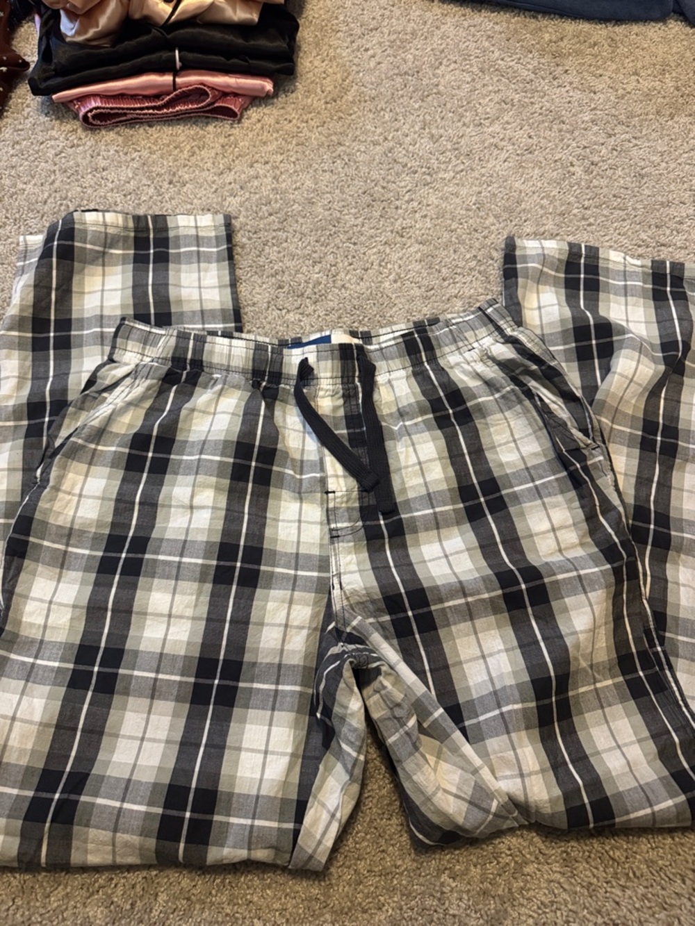 Old Navy Men's Plaid Jogger Pants in Gray and Black